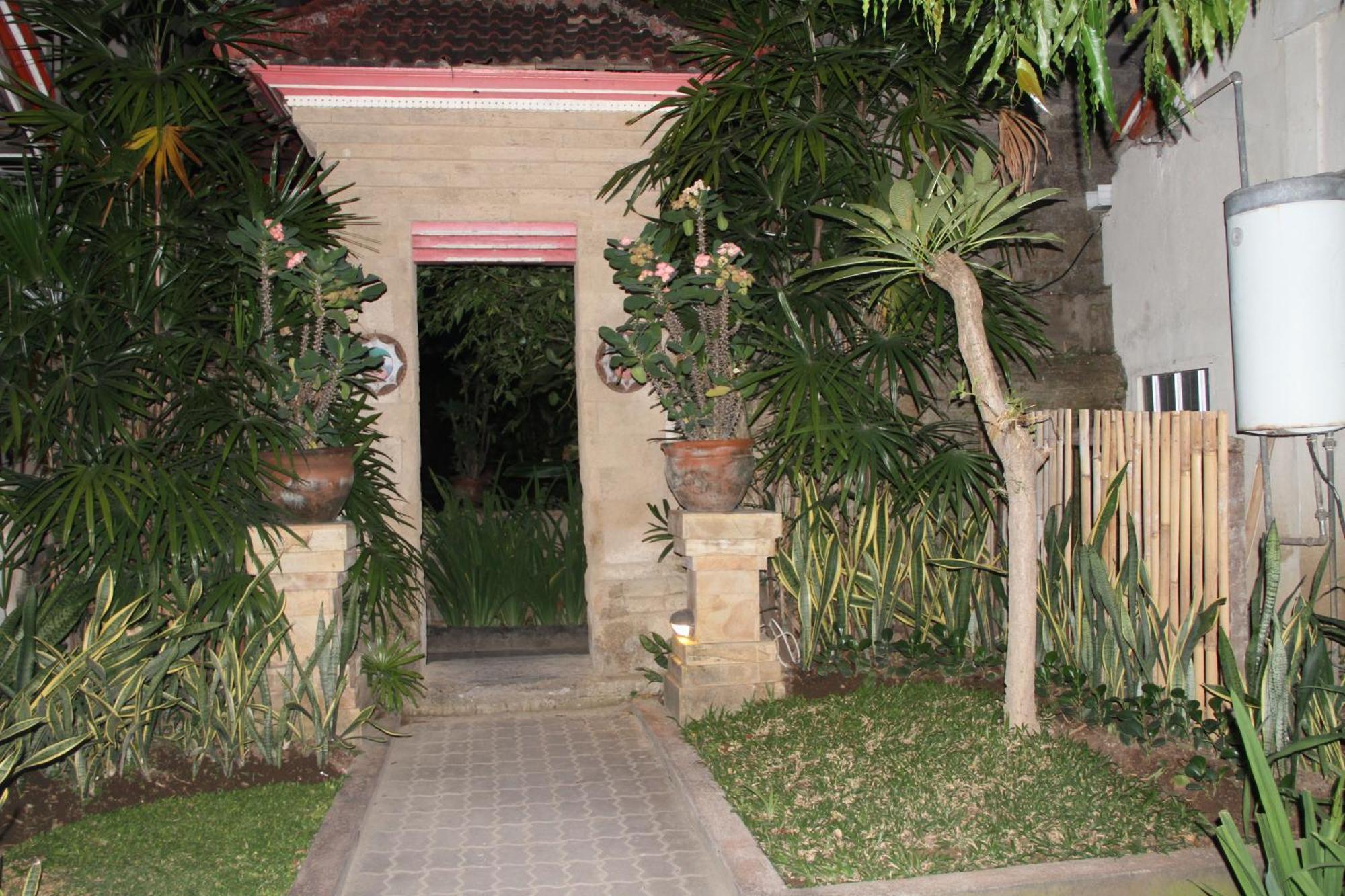 Seminyak Paradiso Hotel Exterior photo